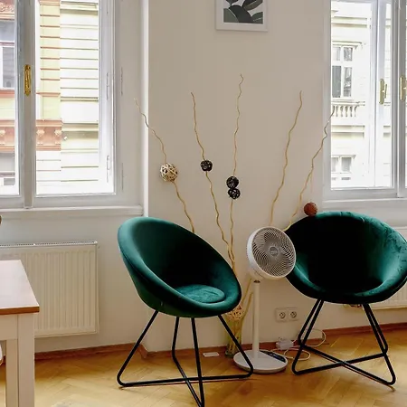Cosy Central Apartment In Zizkov Prague Exterior photo