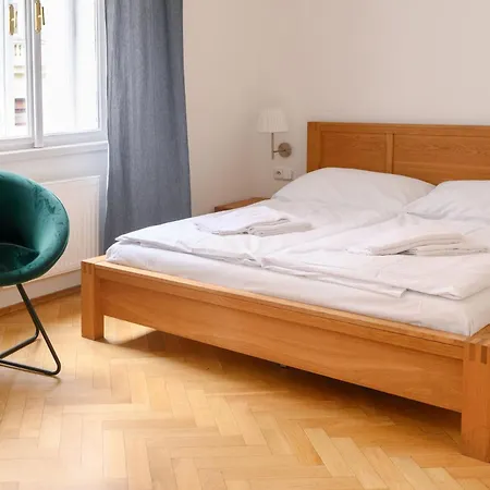 Cosy Central Apartment In Zizkov Prague Exterior photo